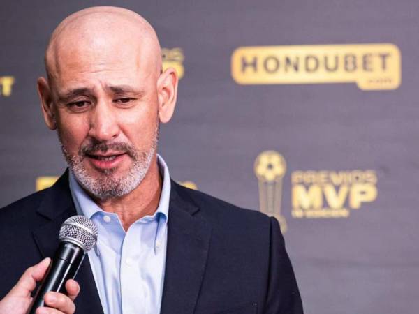 Eduardo Espinel estuvo presente en la gala de los premios de la Liga Nacional de Honduras.