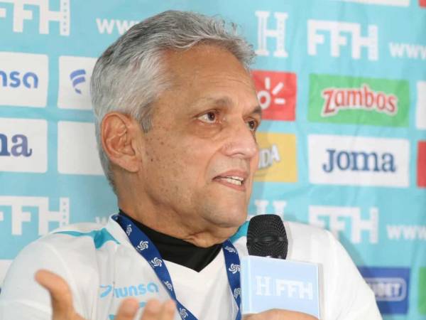 Reinaldo Rueda atendió a los medios de comunicación previo a la práctica de la selección hondureña.