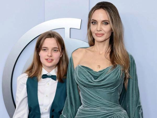 Aunque el trámite legal recién comenzó este año, Vivienne ya había dejado de usar el apellido de su padre en algunas de sus actividades profesionales.