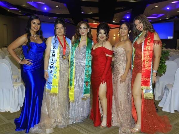 Las recién graduadas: Jennifer Mata, Kellyn Valle, Emmy Del Cid, Laura Ortíz; Lindsay Muñoz y Fernanda Enamorado.