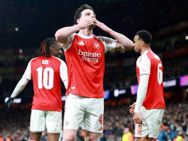 Declan Rice anotó el segundo gol del triunfo del Arsenal 2-0 sobre Bayer Leverkusen para clasificar a cuartos de final de la Champions League.