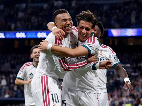 Kylian Mbappé y Arda Güler sonríen en la victoria del Real Madrid contra el RB Leipzig en la tercera jornada de la UEFA Champions League.
