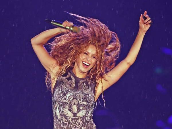 Shakira se convirtió en la artista latina más taquillera de la historia por su gira de estadios 'Las Mujeres Ya No Lloran' y fue reconocida por la revista musical estadounidense Billboard con el premio 'Global Touring Icon', según informó este martes en un comunicado el equipo de la cantante barranquillera.