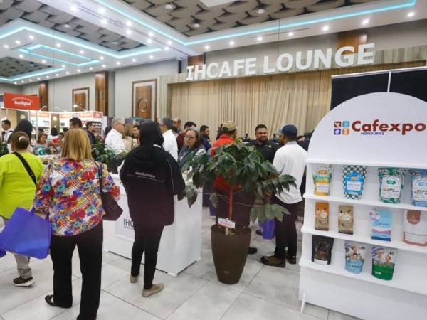 Miles de personas llegaron al Centro de Convenciones del Hotel Copantl para vivir la experiencia Cafexpo 2026, que desde su ingreso fue amigable con los asistentes con el encantador aroma a café.
