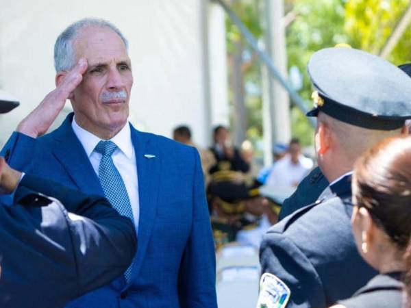 El presidente de la República, Nasry Juan Asfura Zablah, participó ayer en la ceremonia de ascensos de la Policía Nacional en La Paz.