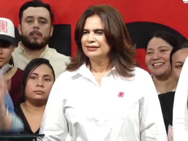 Rixi Moncada, candidata presidencial, durante la rueda de prensa de Libertad y Refundación.