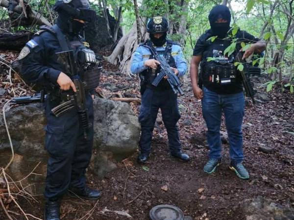 La operación se realizó luego de labores de vigilancia e investigación que señalaban el sector como un posible punto utilizado para ocultar sustancias ilícitas.