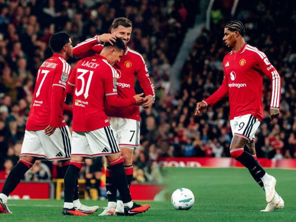 El Manchester United sufrió una terrible remontada en la Carabao Cup.