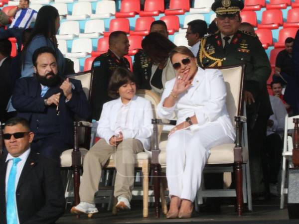 Xiomara Castro, presidenta de Honduras, en el Estadio Nacional Chelato Uclés.