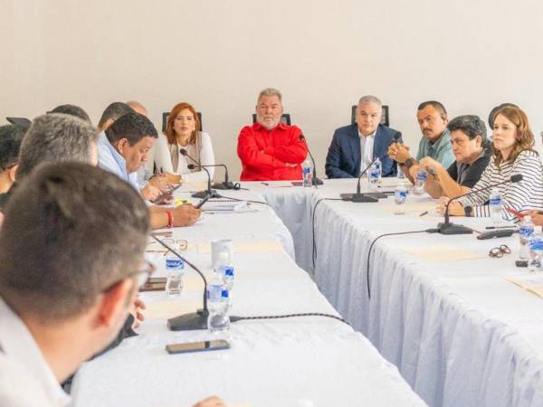 Roberto Contreras, presidente del Consejo Central Ejecutivo del Partido Liberal de Honduras durante una reunión sostenida este lunes con la dirigencia Liberal.
