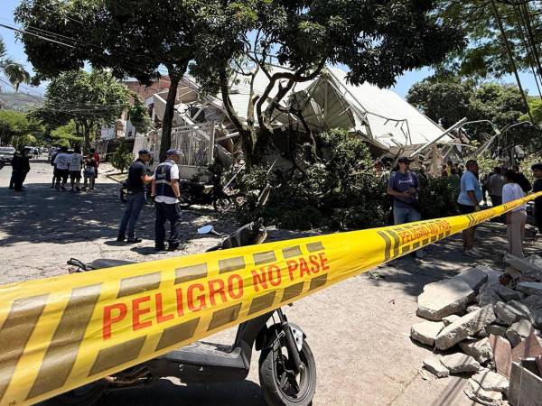 Tras el terremoto de magnitud 7,4 que sacudió Colombia, Mariela García emprendió la búsqueda de su hijo, estudiante de último año de la Universidad Santiago de Cali. Su preocupación aumentó al llegar hasta la vivienda donde se encontraba el joven y encontrarla reducida a escombros.