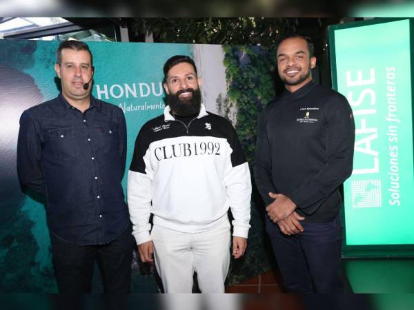 Los expositores Alejandro Lopera, Julián Betancourt y el chef Carlos Espinal.