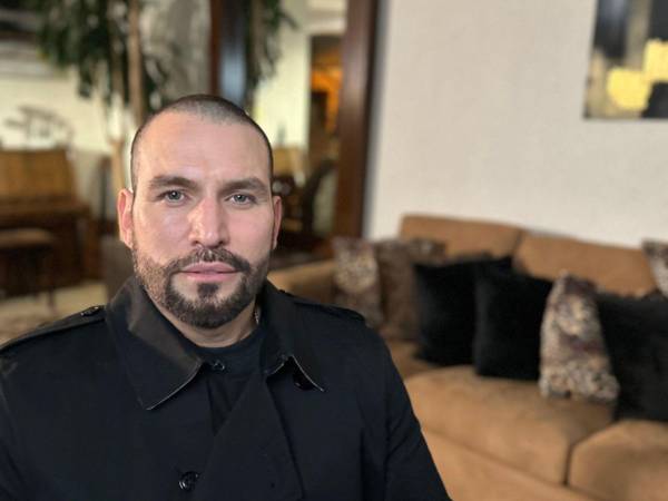 El actor mexicano Rafael Amaya anunció este lunes en sus redes sociales que será el protagonista y productor de la nueva serie sobre el narcotraficante mexicano Joaquín 'el Chapo' Guzmán, la cual estará contada desde la perspectiva de su esposa, Emma Coronel y la vida que tuvo con el capo actualmente detenido en Estados Unidos.