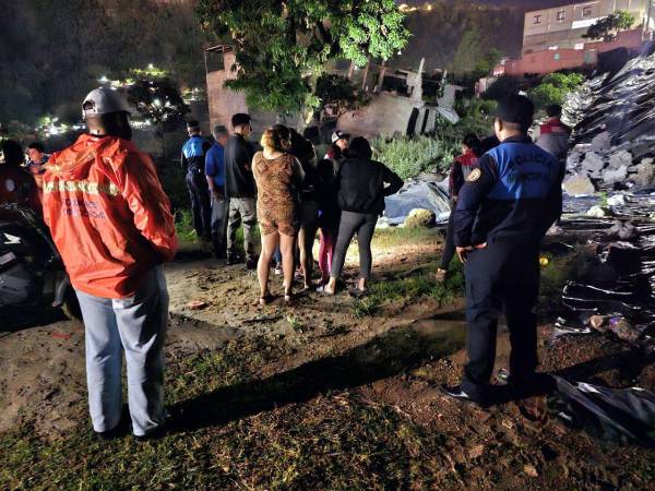 Copeco y la Policía Municipal restringieron la zona del derrumbe para evitar otros incidentes.