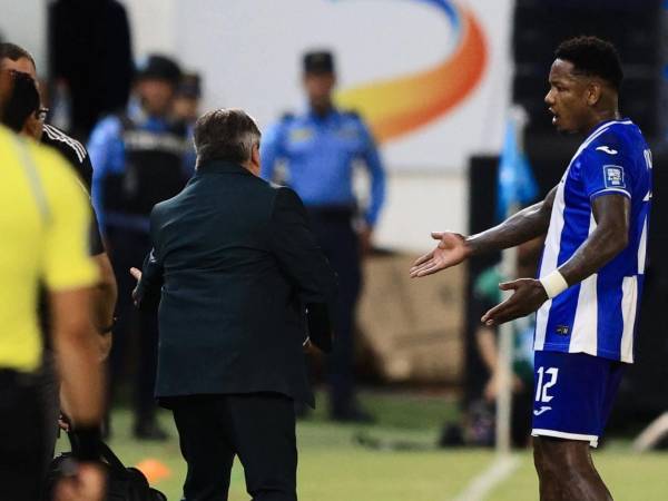 Reclamo entre Romell Quito y Piojo Herrera.