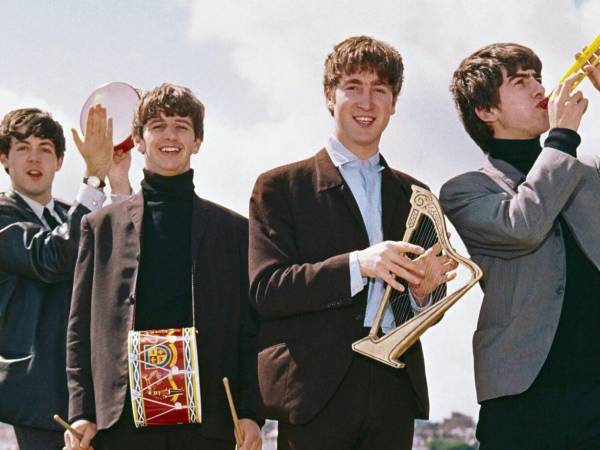 La ambiciosa tetralogía cinematográfica que el director británico Sam Mendes prepara sobre The Beatles, cuyo estreno mundial está previsto para abril de 2028, incluirá un episodio crucial en la historia del grupo: la “crisis” vital de John Lennon en España y su retiro en Almería (sureste) en el otoño de 1966.