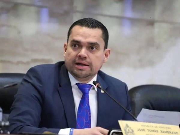 Fotografía a Tomas Zambrano, presidente del Congreso Nacional tomada en el ente legislativo.
