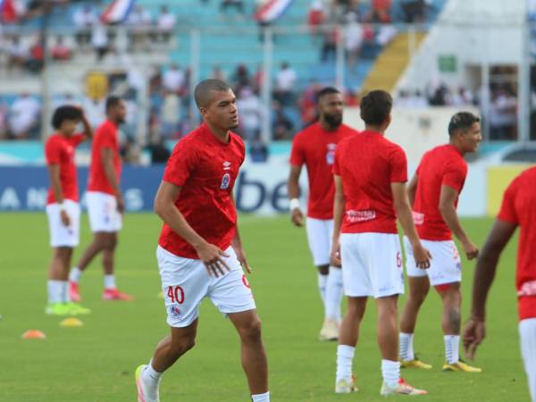 Clinton Bennett es el debutante en Olimpia: Primer juego como titular.