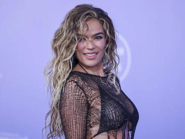 Karol G donó un millón de dólares a la causa a través de su fundación Con Cora.