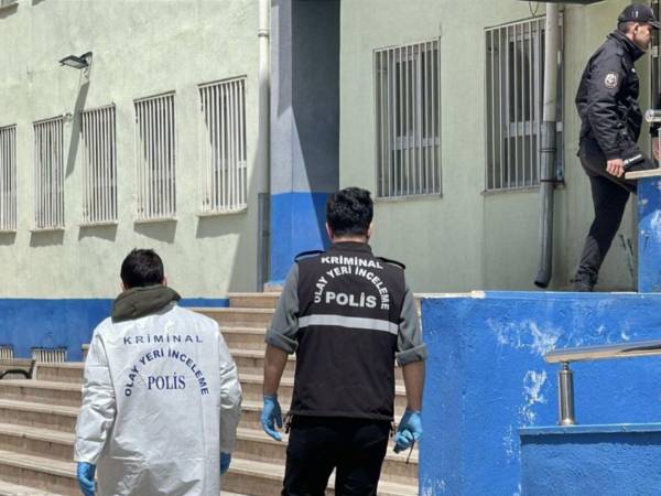 Al menos nueve personas han muerto y trece han resultado heridas, seis de ellas de gravedad, en un tiroteo en un colegio en la provincia turca de Kahramanmaras, en el que también murió el agresor, un alumno del centro de unos 14 años, según informó el Gobierno.