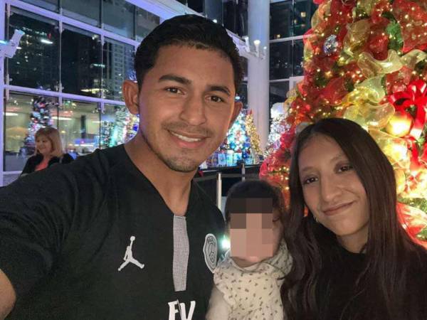 Lo que debía ser un reencuentro familiar en Houston se transformó en una tragedia que ahora enluta a Honduras. Denis Isaías Anariba Herrera, un joven que estaba a solo dos semanas de cumplir 25 años, ha sido identificado como una de las siete víctimas mortales halladas dentro de un vagón de tren de la empresa Union Pacific en el área de Laredo.