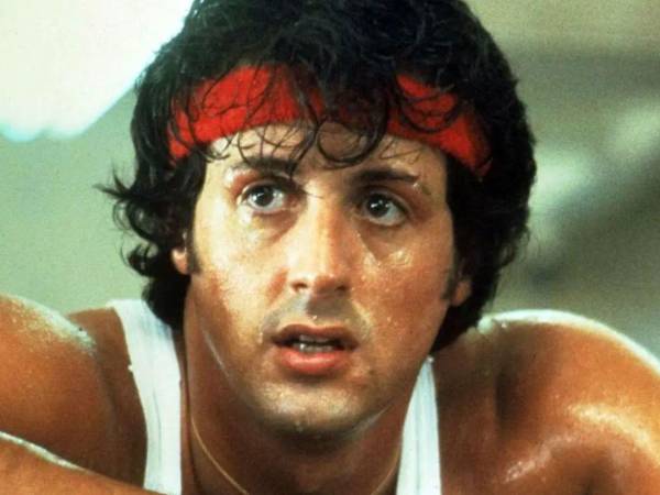 Sylvester Stallone abrió un capítulo poco conocido de su carrera y reveló que desarrolló bulimia mientras llevaba su físico al límite para interpretar a sus icónicos personajes de acción. El actor aseguró que la búsqueda de una apariencia cada vez más definida terminó convirtiéndose en una obsesión.
