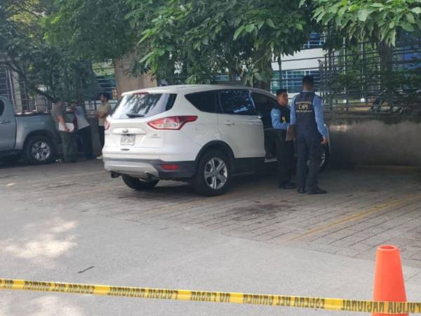 La policía llegó al lugar para acordonar la escena de muerte.