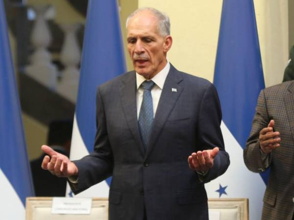 Nasry Asfura, presidente electo de Honduras, durante la ceremonia de investidura del alcalde capitalino, Juan Diego Zelaya