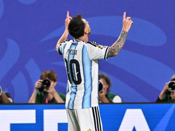 Leo Messi se ha despachado con un triplete contra Argelia.