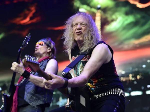 La banda británica de heavy metal Iron Maiden.