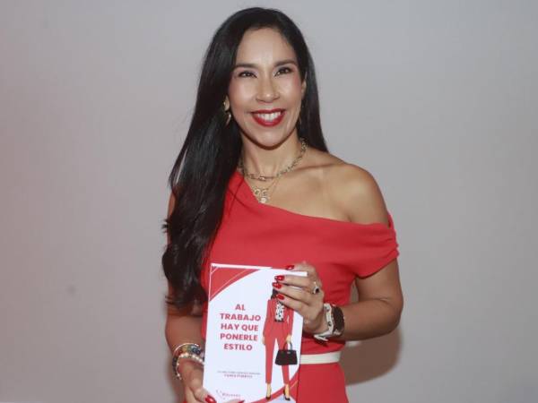 La hondureña Tania Puerto presentó: Al trabajo hay que ponerle estilo, un libro que presenta una mirada fresca y auténtica sobre el liderazgo, a través de vivencias reales y personales de la autora.
