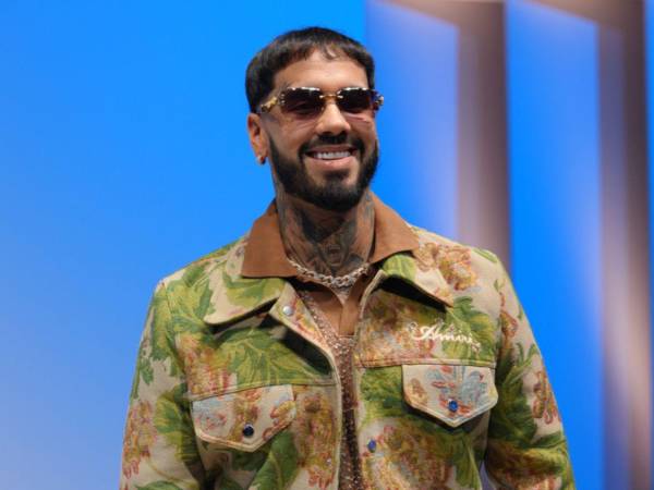Anuel AA hizo el anuncio durante la Semana Billboard de la Música Latina donde adelantó que preparó esta sorpresa para sus seguidores mexicanos.