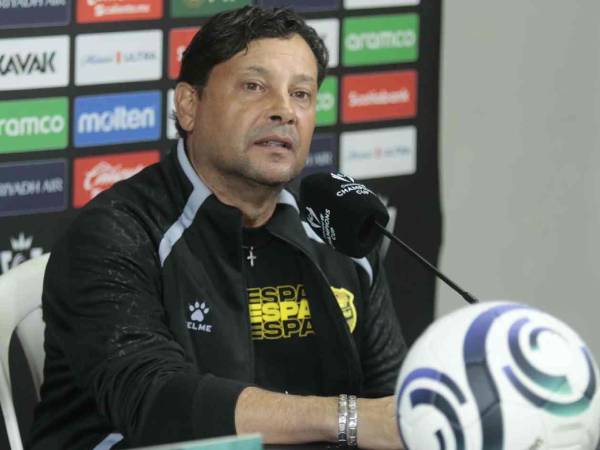 Jeaustin Campos en conferencia de prensa previo al juego ante los LAFC por la Copa de Campeones de la Concacaf.