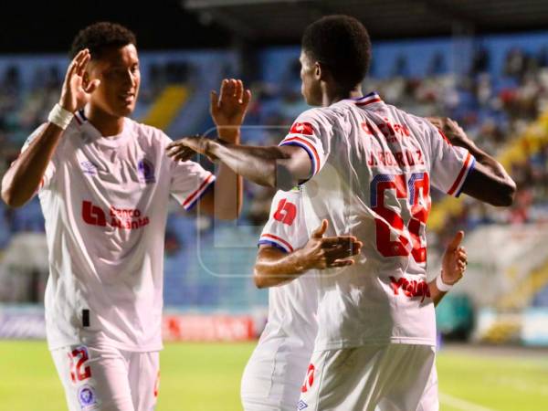 Olimpia y Lobos UPNFM miden sus fuerzas este domingo en el Estadio Nacional.