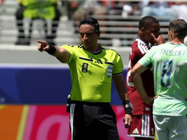 Arden las redes sociales a nivel nacional e internacional tras el trabajo realizado por el hondureño Said Martínez en el partido del Mundial 2026 entre las selecciones de Qatar y Suiza.