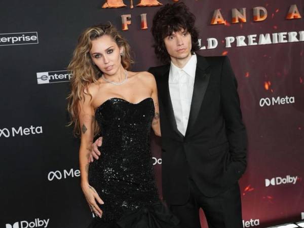 Miley Cyrus tiene 33 años y Maxx Morando 27. La pareja asistió al estreno de Avatar: Fuego y Ceniza realizado el lunes.