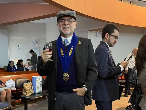 Escritor y candidato al Senado peruano Dante Castro Arrasco.