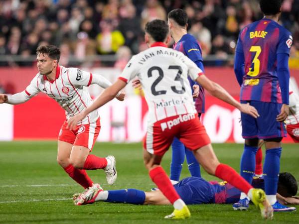 Jugadores del Girona celebrando su segundo gol ante el barcelona.