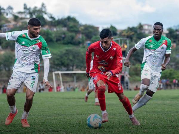 Hondupino y Estrella Roja empatan sin goles en la ida de la final por el ascenso