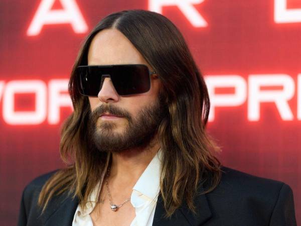 Fotografía de archivo en la que se captó a actor y cantante estadounidense Jared Leto, a las afueras del Teatro Chino, en Los Ángeles, California, Estados Unidos.