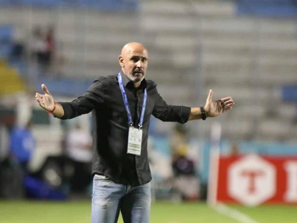 Eduardo Espinel en su momento ha sido señalado por el rendimiento de Olimpia en competencias internacionales.