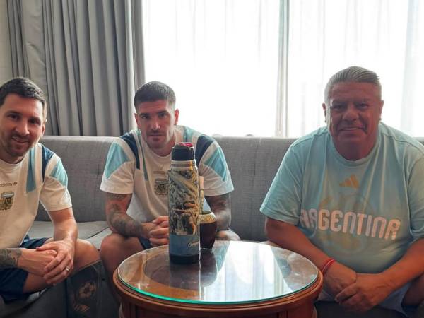 Claudio Chiqui Tapia, presidente de la Asociación del Fútbol Argentino (AFA), quedó en el centro de la polémica luego de que diversos medios informaran sobre un supuesto operativo del FBI.