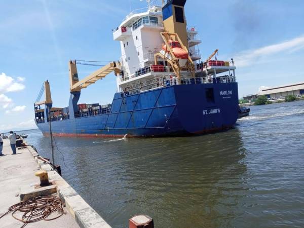 El químico arribó en el buque Marlon, con bandera de Antigua y Barbuda y procedente del puerto peruano de Chancay. Foto LA PRENSA.
