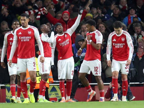 Jugadores del Arsenal celebrando.