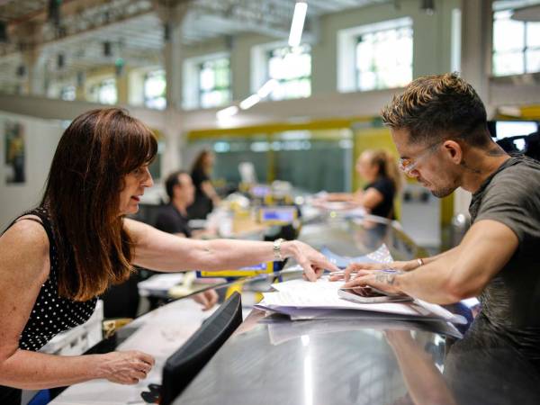 El proceso masivo de regularización migratoria extraordinaria finalizó el pasado 30 de junio de 2026; los migrantes provenientes de varias naciones tendrán una respuesta en tres meses tras la solicitud.