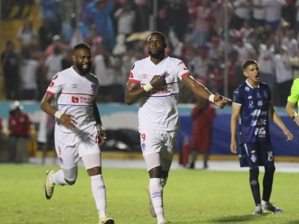 Yustin Arboleda festejando su gol de penal contra Cartaginés.
