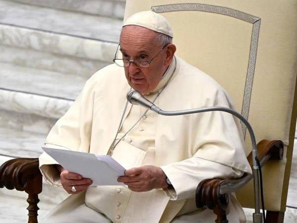 El papa Francisco se encuentra delicado de salud.