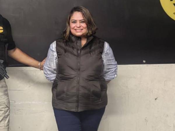 Fotografía de la captura de Dulce Villanueva, exministra de la Dinaf.