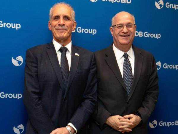 <b>El presidente de Honduras, Nasry Asfura, junto a Ilan Goldfajn, presidente del Banco Interamericano de Desarrollo (BID).</b>