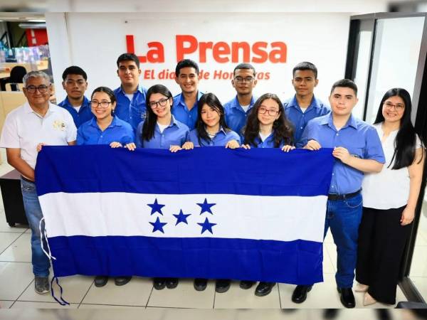 Estudiantes durante su visita a las instalaciones de Diario LA PRENSA.